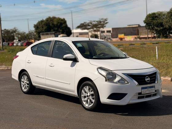 NISSAN VERSA 1.6 16V FLEXSTART SV 4P XTRONIC NISSAN VERSA 1.6 16V FLEXSTART SV 4P XTRONIC